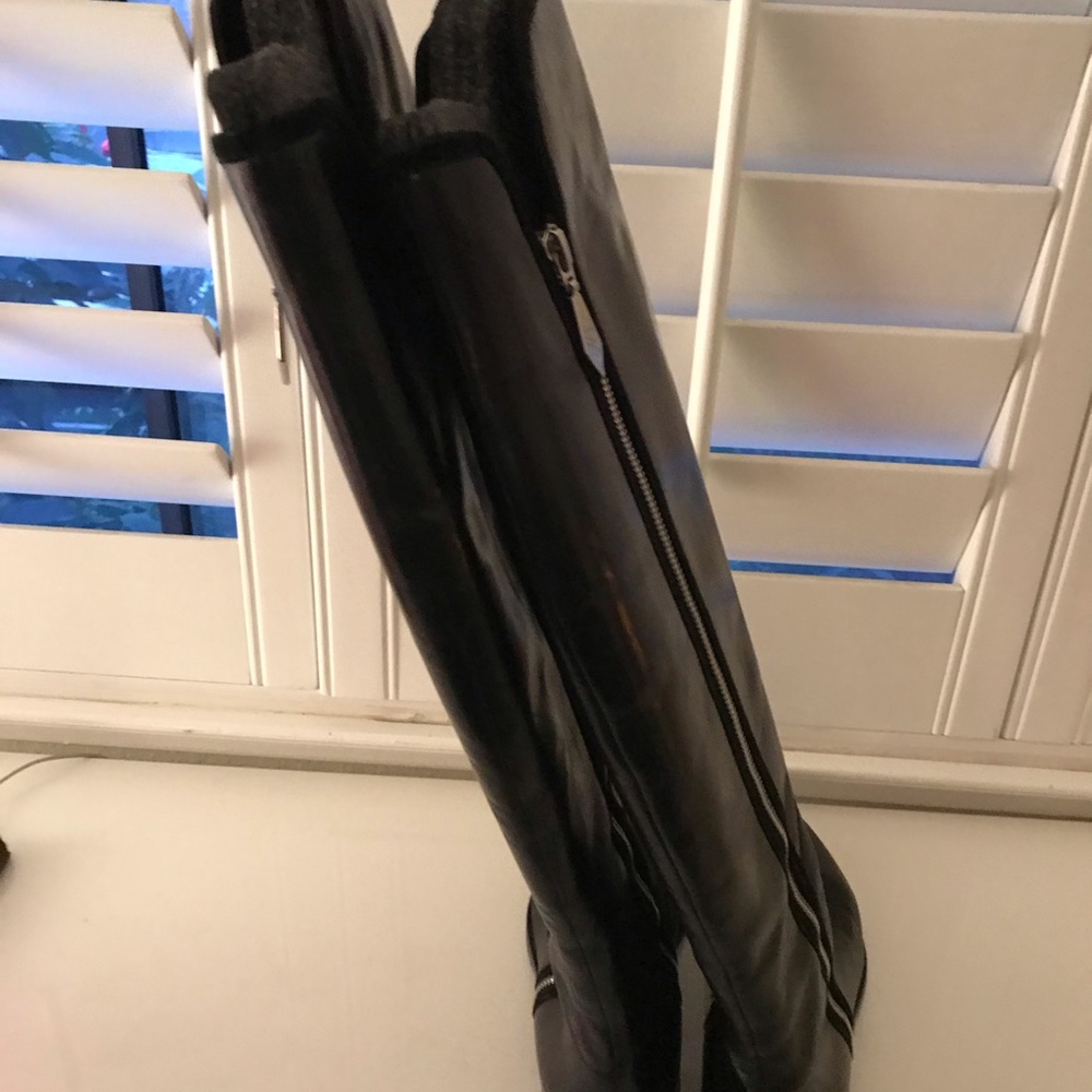 👢 Boots - Picture 2 of 7